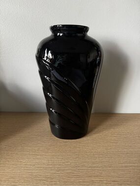 Black Gloss Ceramic Vase with Spiral Accent - Unbranded